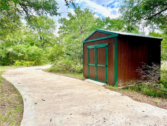 Building Photo - 140 Shady Oaks Loop