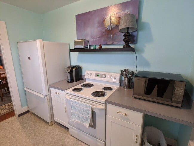 Building Photo - Fully furnished 1 bed 1 bath in Port Angeles