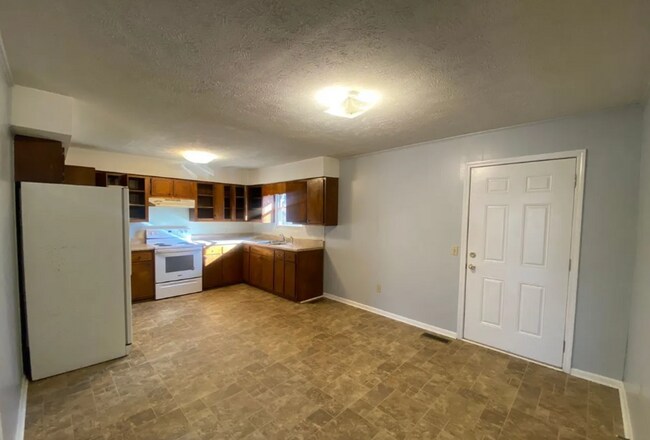 Building Photo - 3 Bedroom 2 Bathroom Home located in Greeneville, TN
