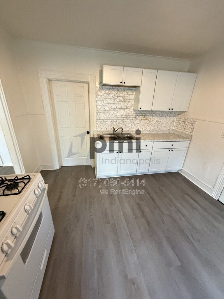 Building Photo - 1308 W 4th St