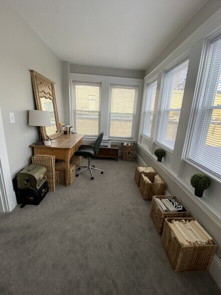 Building Photo - 281 N Main St