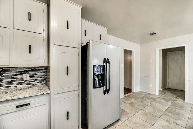 Building Photo - Great 3-2-2 in North Richland Hills surrounded by mature trees