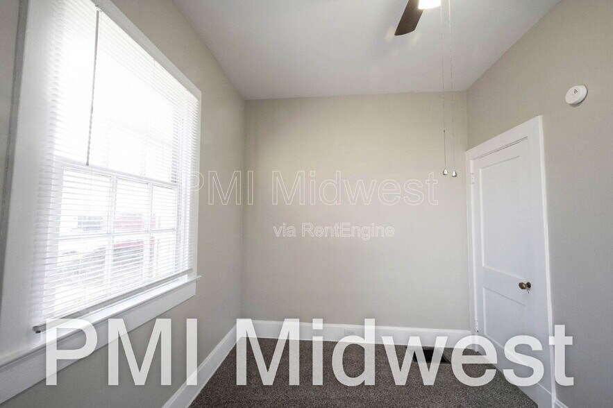 Building Photo - 125 E 17th St