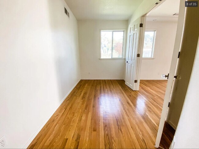 Building Photo - BEAUTIFUL HOME IN DESIREABLE CENTERVILLE, ...