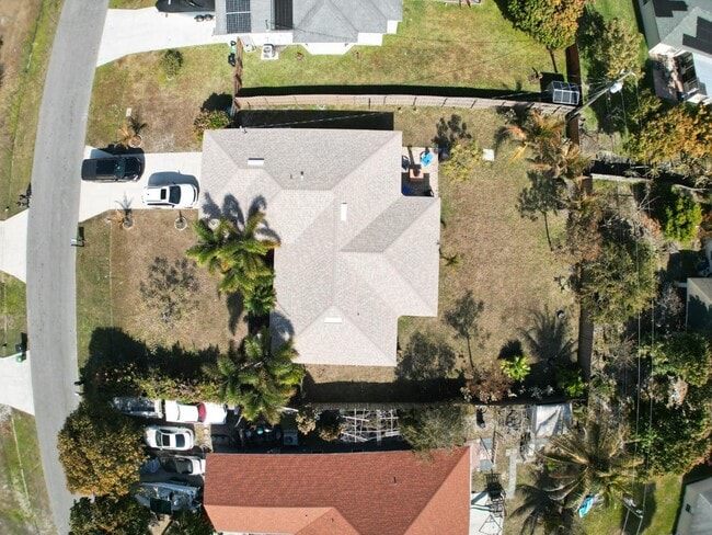 Building Photo - 3647 SW Ballweg St