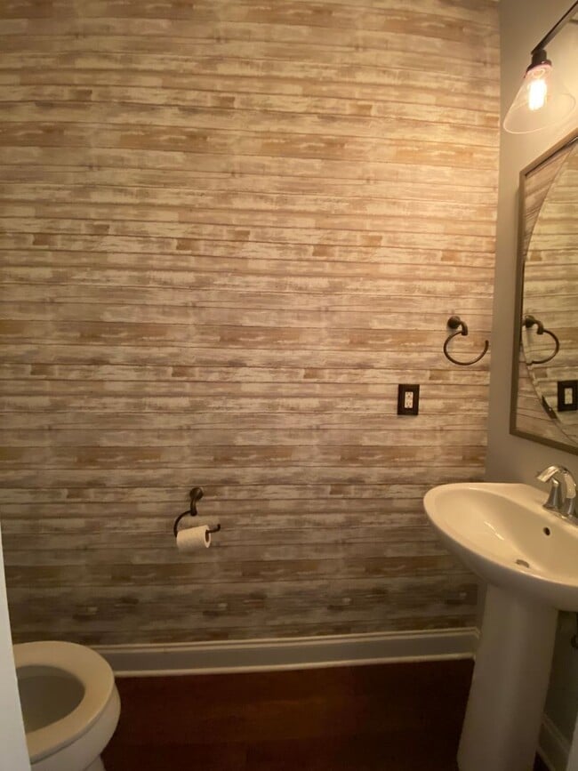 Building Photo - Immaculate Hillsborough Townhome