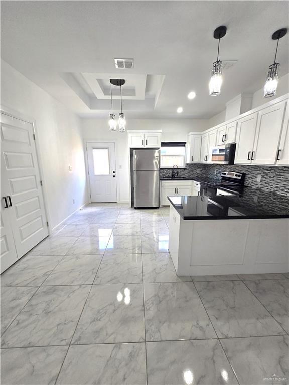 Building Photo - 13 W Woodson Dr