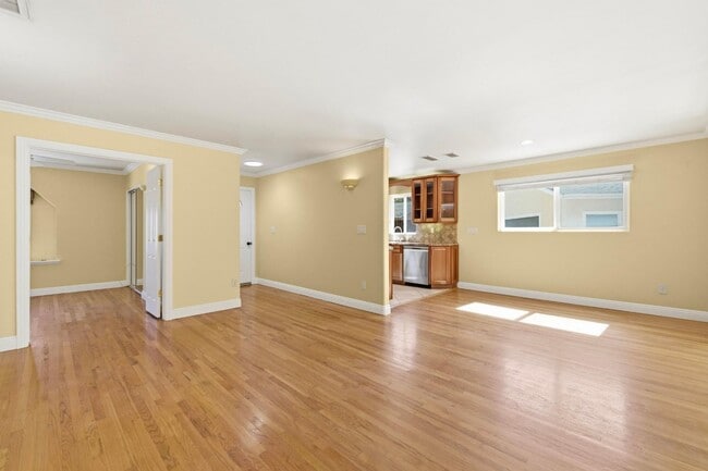 Building Photo - 1677 Sandos St