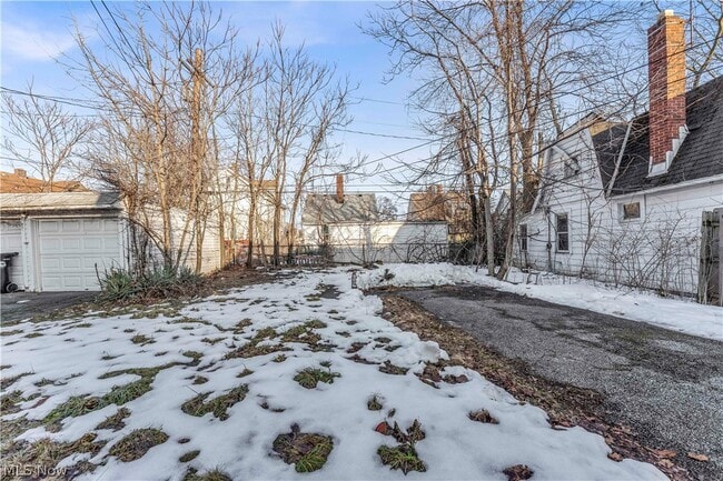 Building Photo - 1145 E 167th St