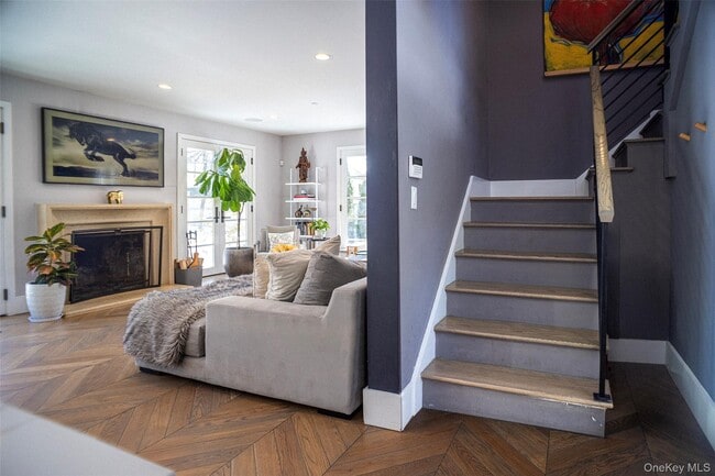 Building Photo - 1144 Post Rd