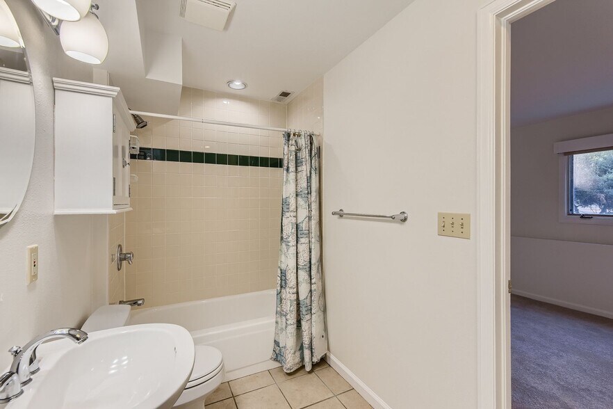 Building Photo - 2020 5th St