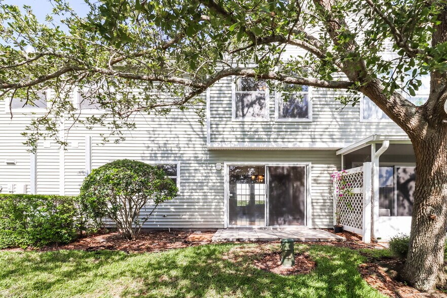 Building Photo - 13125 Thoroughbred Loop
