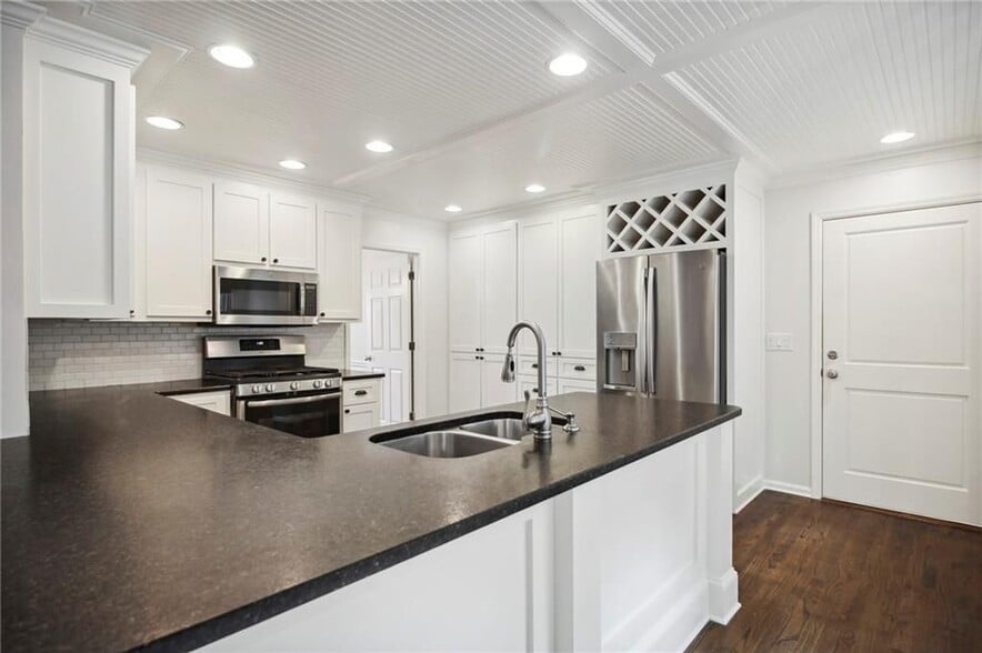 Building Photo - 4009 Dover Ave