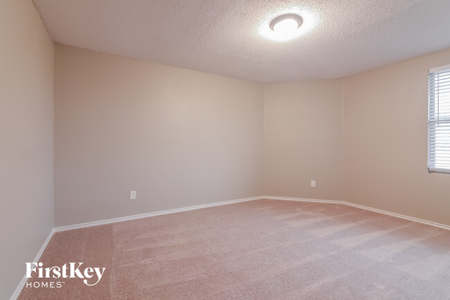 Building Photo - 634 Silvertop Rd