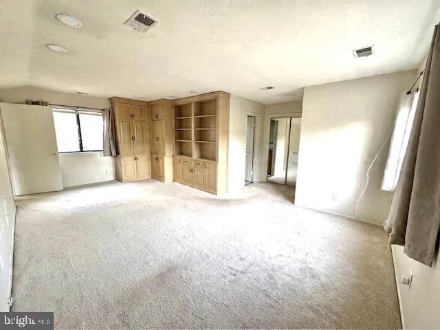 Building Photo - 165 Sayre Dr
