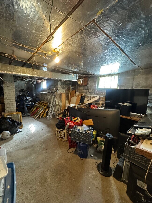 Building Photo - 731 George St