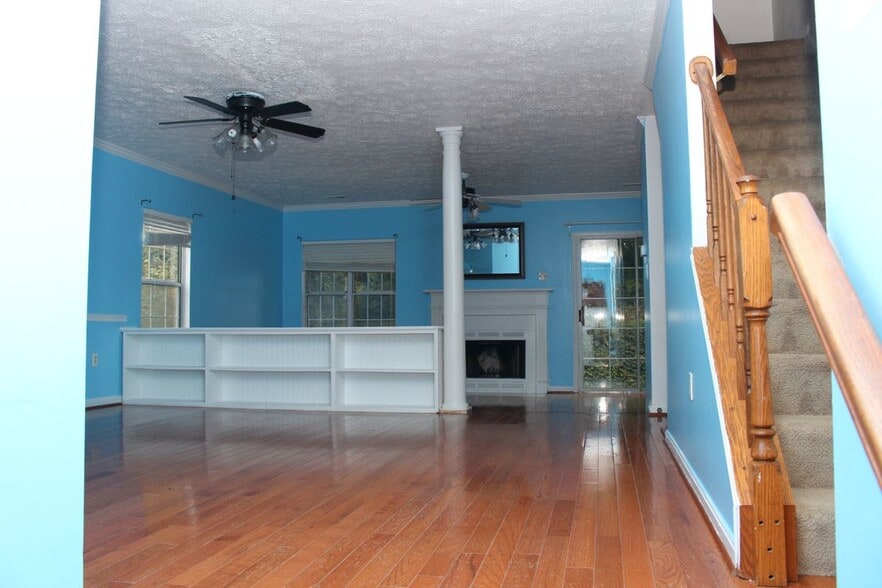 Building Photo - 301 Shaw Ct