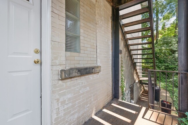 Building Photo - CHARMING & FULLY UPDATED 2 BED/1 BATH HOME IN HEART OF BEECHVIEW
