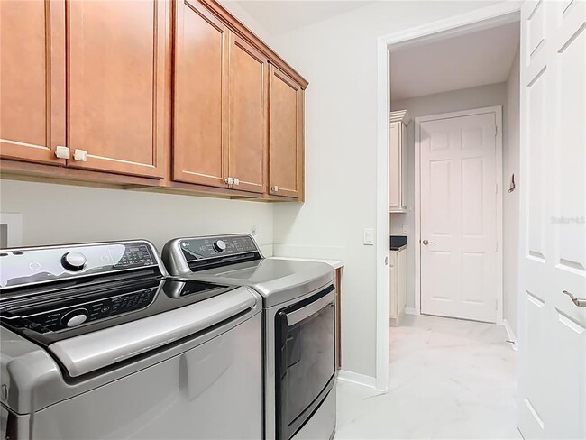 Building Photo - 790 Carmel Ln