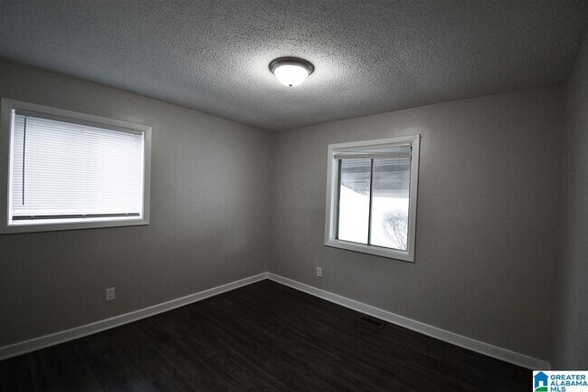 Building Photo - 209 13th Ave NE