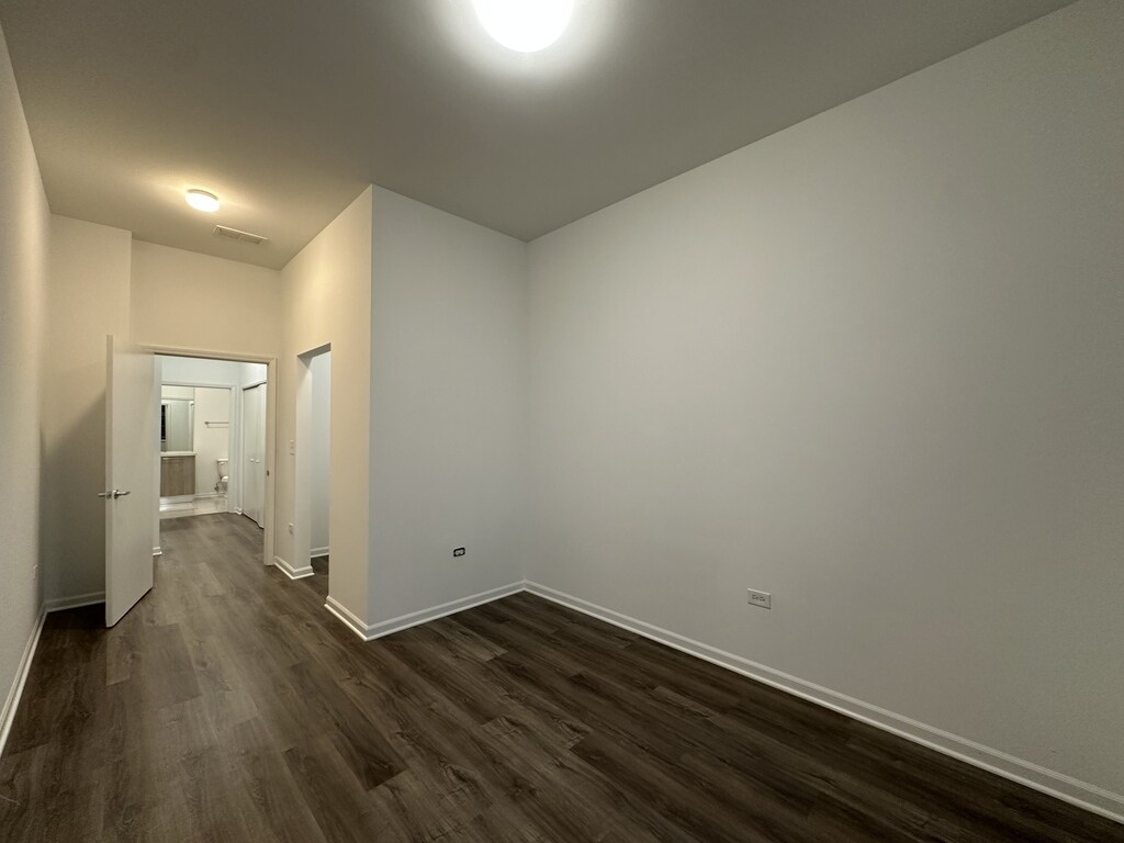 Building Photo - 2550 S Wabash Ave