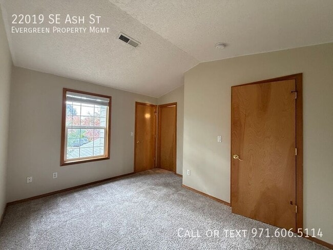 Building Photo - 22019 SE Ash St