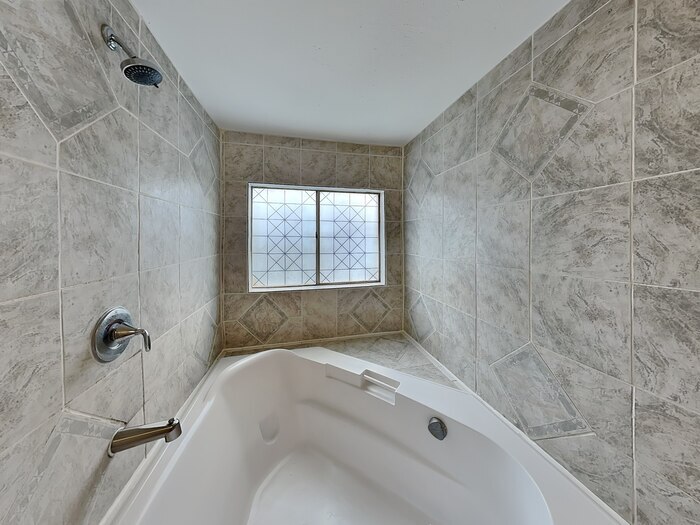 Building Photo - 446 Thistle Dr