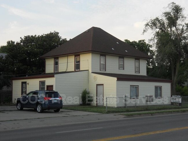 Building Photo - 1555 S Wichita St