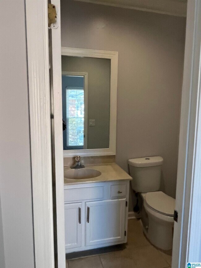 Building Photo - 1932 Waterford Pl