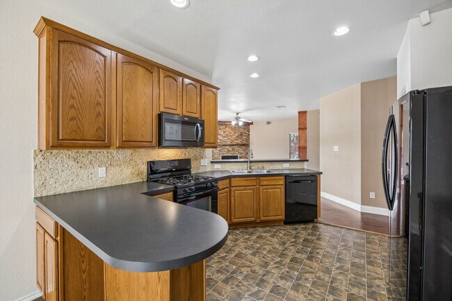 Building Photo - 9865 Tanglebrush Dr