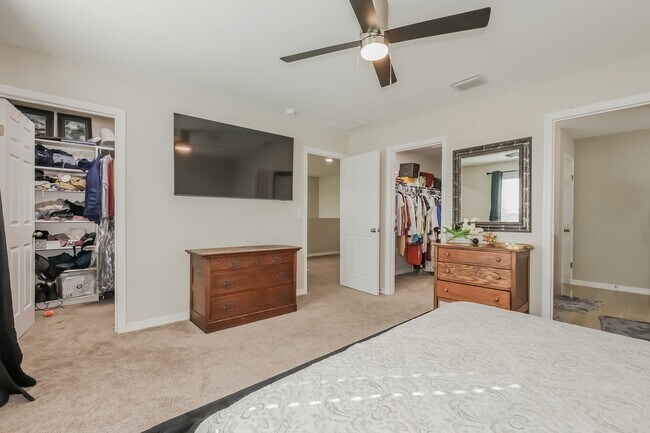Building Photo - 5548 Summer Sunset Dr