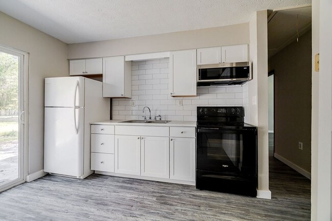 Building Photo - Cozy 2BR Duplex with Fenced Yard in Convenient Rincon Location