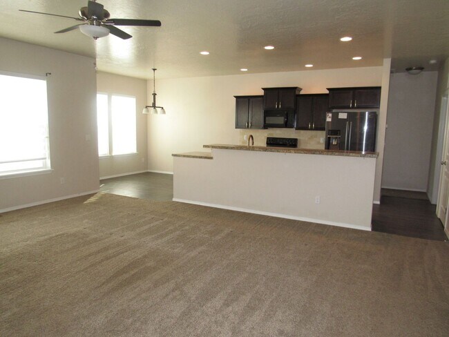 Building Photo - Beautiful 4 bedroom Nampa home