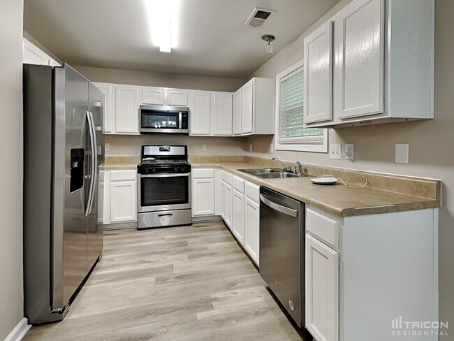 Building Photo - 329 Greystone Cir