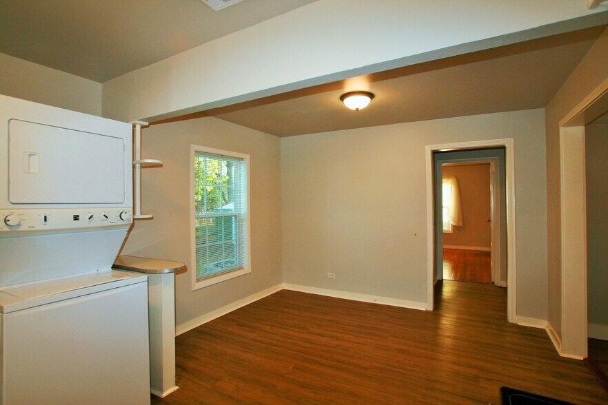 Dining Room - 404 Briggs St