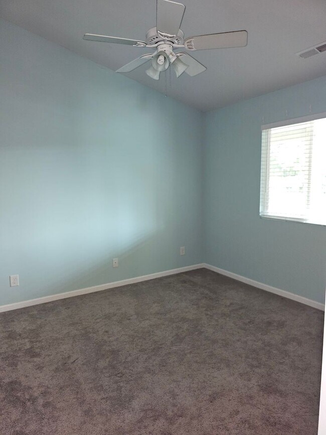 Building Photo - Spacious 2-Bedroom End-Unit Condo Near Surfside Beach