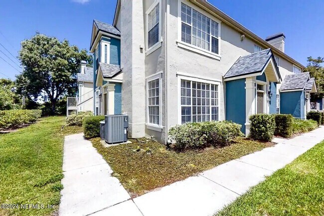 Building Photo - 13703 Richmond Park Dr N