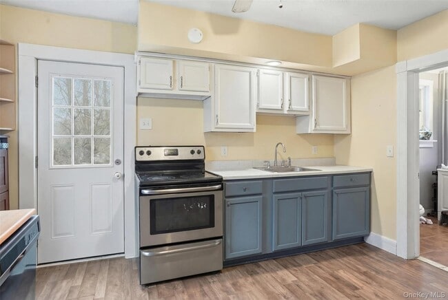 Building Photo - 14 Church St