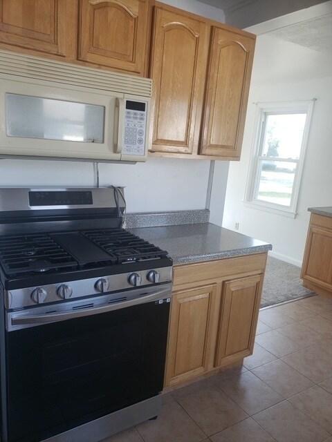 Building Photo - 51 Montfort Dr