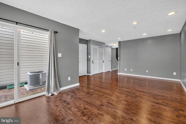 Building Photo - 711 Wineberry Way