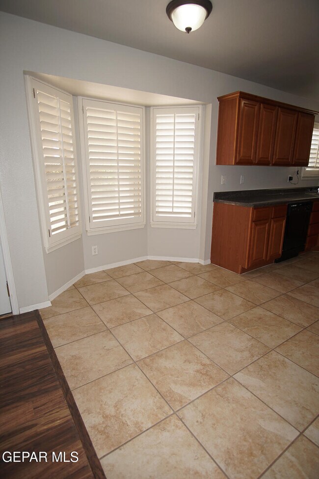 Building Photo - 10932 Acoma St