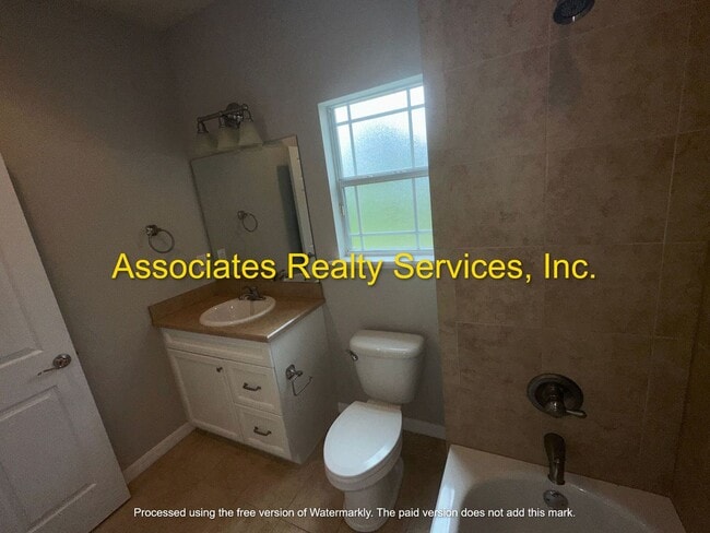 Building Photo - Sublease!   Lovely End Unit in Villas of West End LOOK!