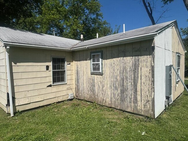 Building Photo - 214 Spruce St