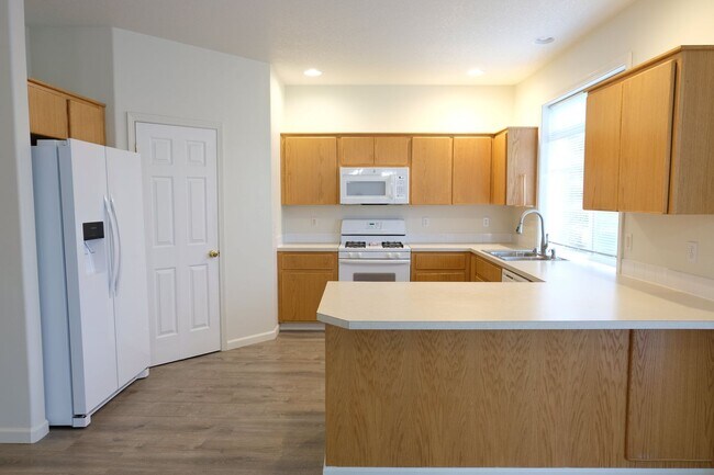 Building Photo - ***REST OF DECEMBER FREE***? Your Dream Rental: Large, Serene Home with Fenced Yard?