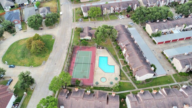 Building Photo - 12400 Brookglade Cir