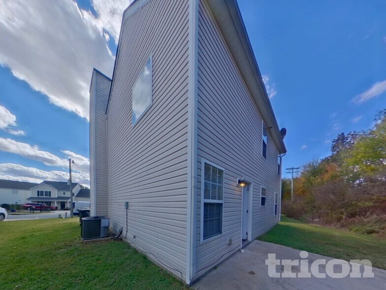 Building Photo - 1482 Kindred Cir NW