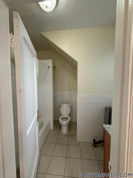 Building Photo - 441 Cambridge St