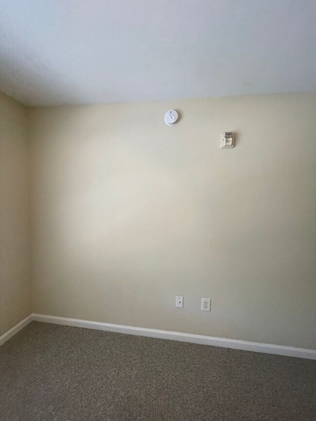 Building Photo - 15-1512 Dukes