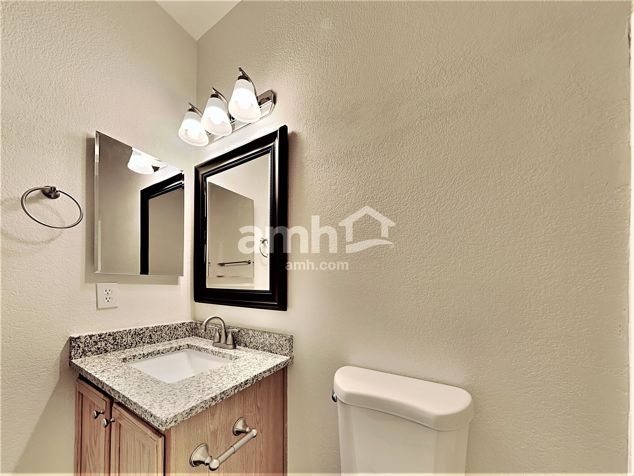 Building Photo - 1212 E Desert Rose Trail