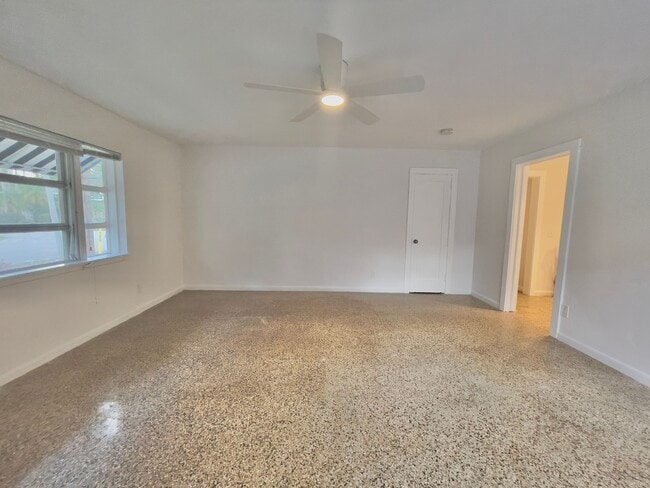 Building Photo - 1614 NE 7th St